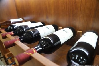 葡萄酒的功效与作用是什么？葡萄酒的分类有哪几种？